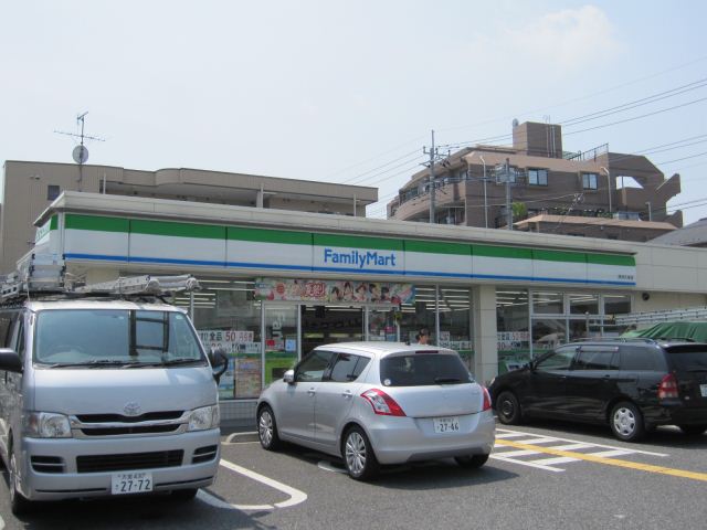 Convenience store. 590m to Family Mart (convenience store)