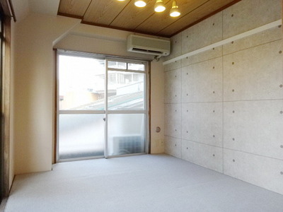 Other room space. image