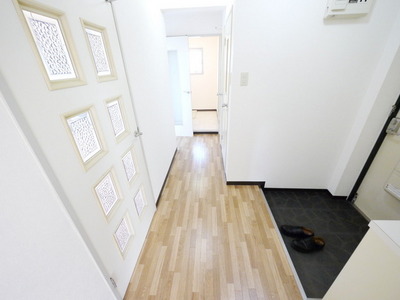 Entrance. There are shoe box