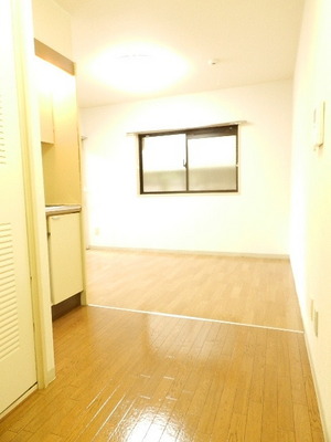Living and room. Western-style 6 Pledge