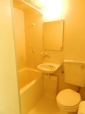 Bath. 3-point unit bus