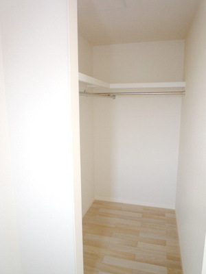 Receipt. Walk-in closet