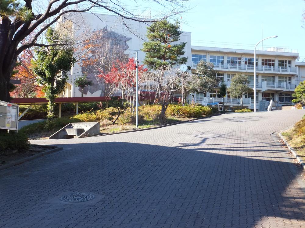 Junior high school. Kamiyamaguchi 690m until junior high school