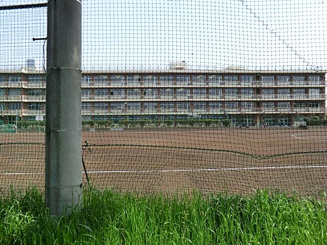 Junior high school. Nanryo 580m until junior high school