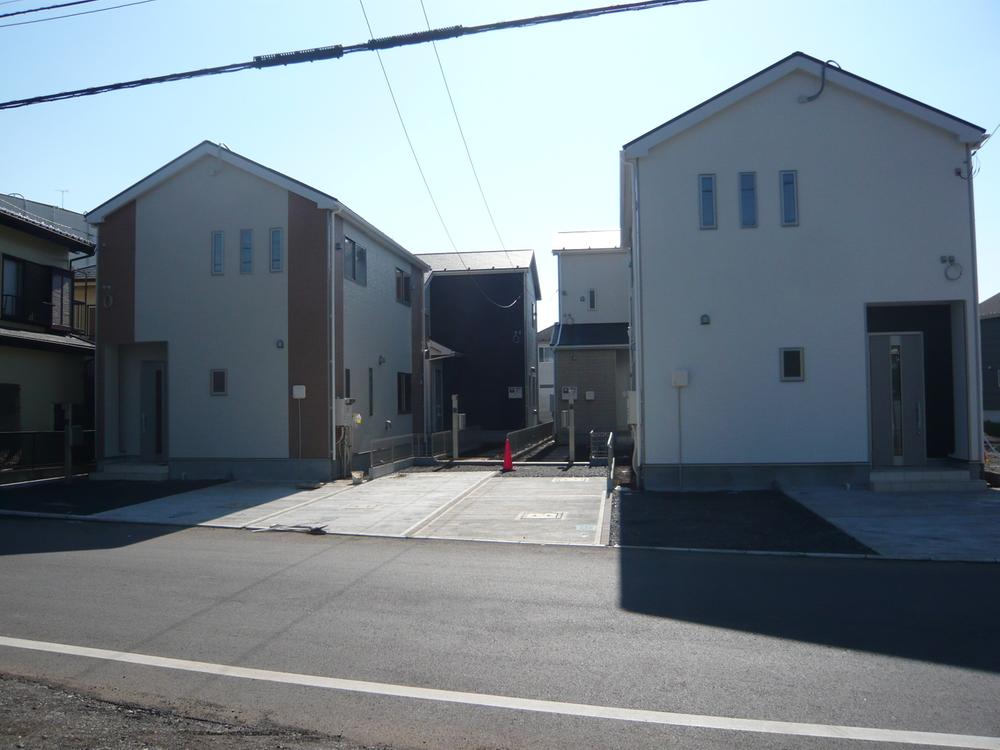 Local photos, including front road. Local (11 May 2013) Shooting