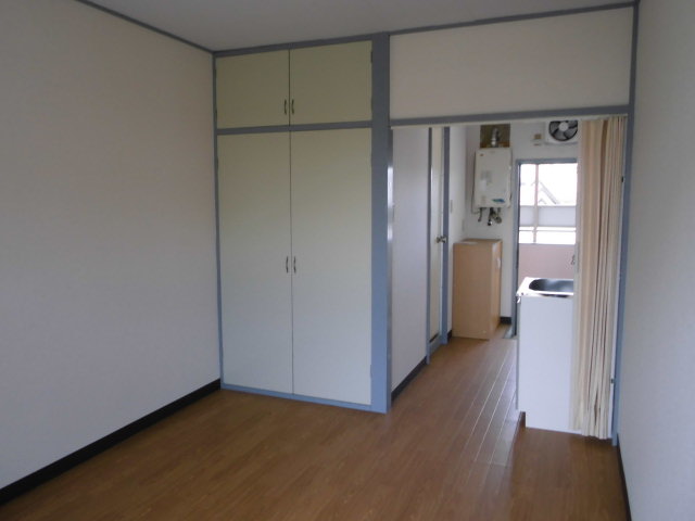 Receipt. Effective use of the room in the upper closet with storage