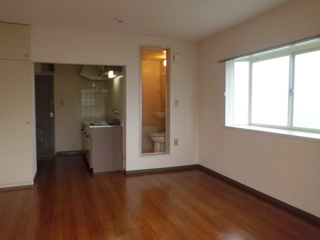 Other room space. There is also a convenient curtain rail in a large bay window.