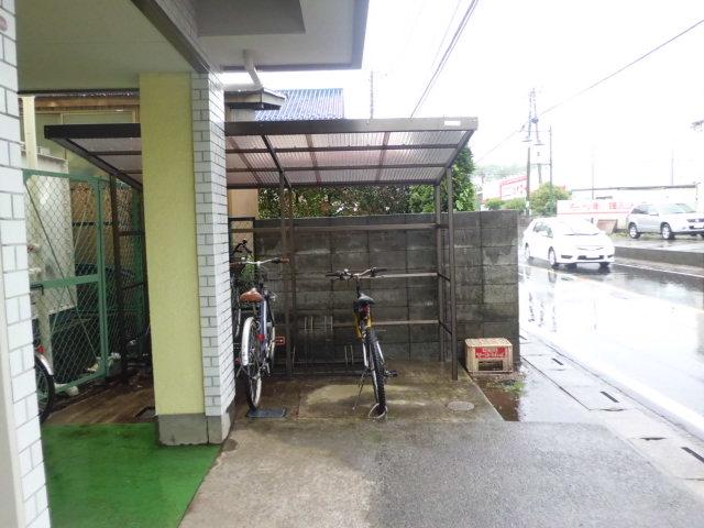 Other common areas. Bicycle parking lot with a roof. It is also safe on a rainy day