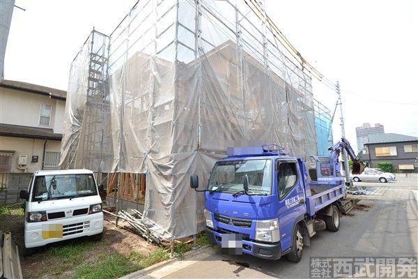 Local photos, including front road. It is a quiet residential area