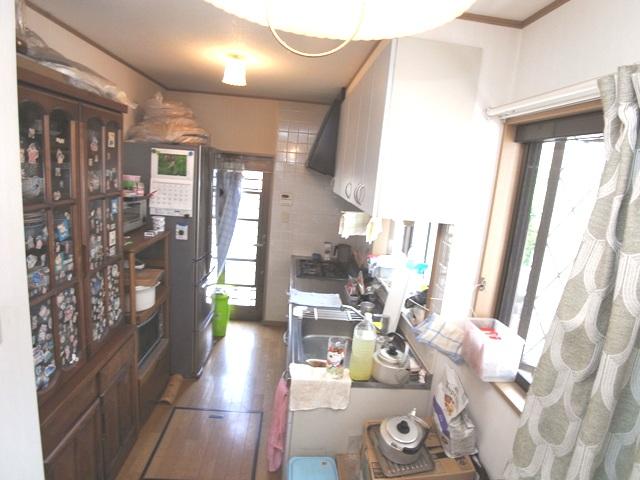 Kitchen. Local (07 May 2013) Shooting