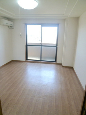 Living and room. Spacious living room