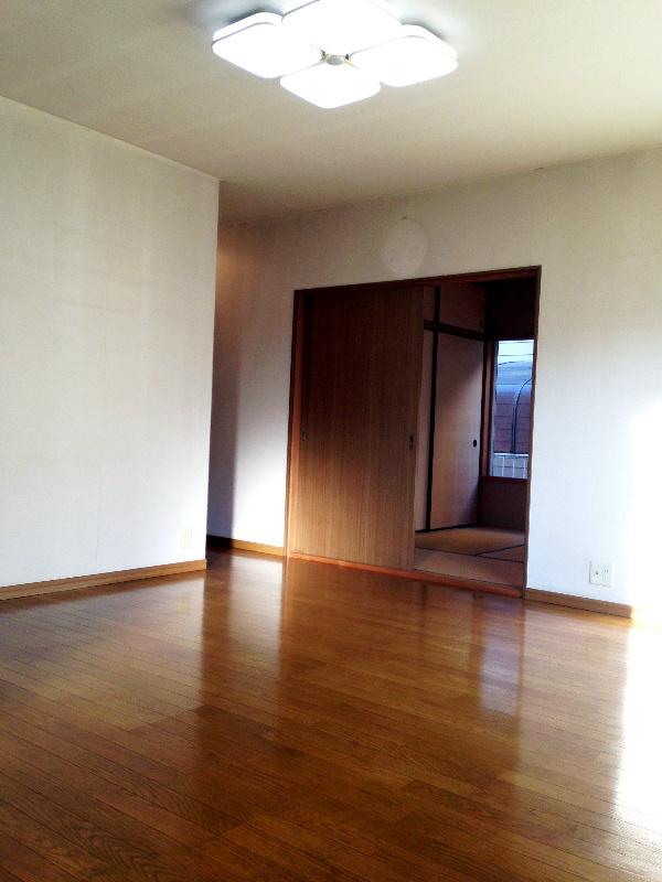 Living. Bright first floor living