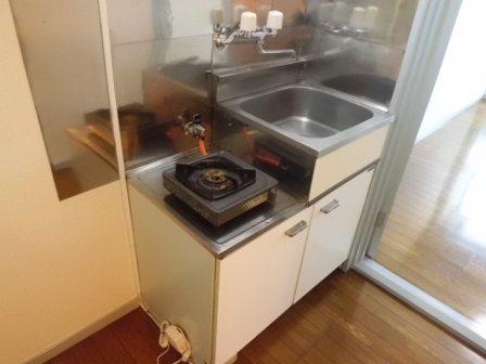 Kitchen. 1 lot gas stoves installed Allowed mini kitchen.