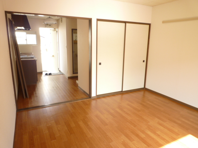 Living and room. Spread 8 tatami Western-style