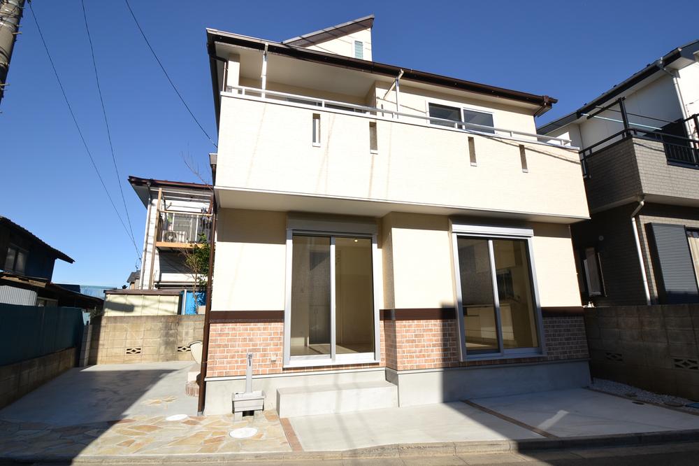 Local appearance photo. Local (12 May 2013) Shooting