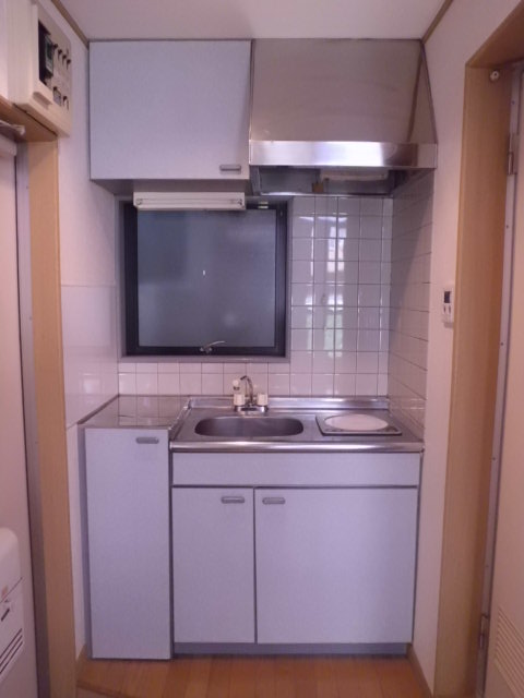 Living and room. A window kitchen. There is also a shelf at the top.