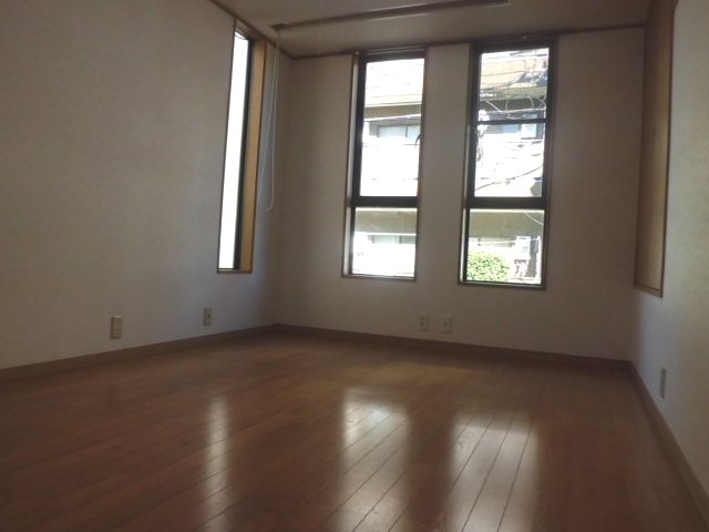 Other room space. 6 Pledge flooring Western-style. Stylish made of window dihedral lighting.