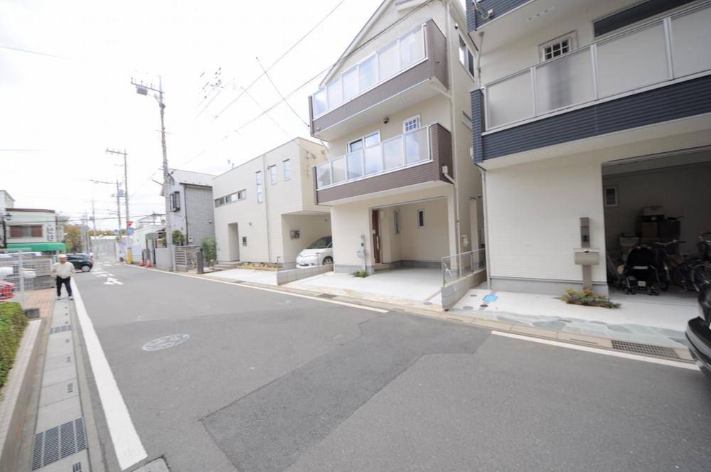 Local photos, including front road. Local (11 May 2013) Shooting