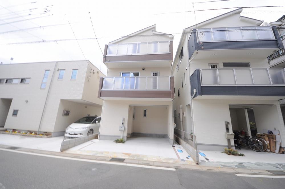 Local appearance photo. Local (11 May 2013) Shooting