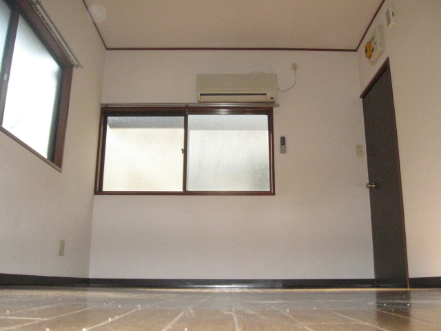 Other room space. Studio air-conditioned. The layout is easy floor plan