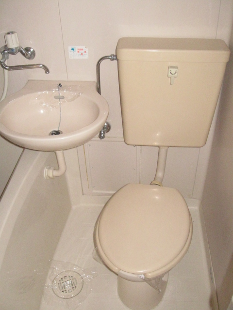 Bath. 3-point unit bus. Collectively Ease cleaning