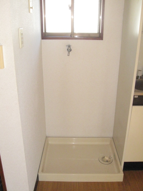 Other room space. Washing machine in the room. It is safe with a waterproof bread