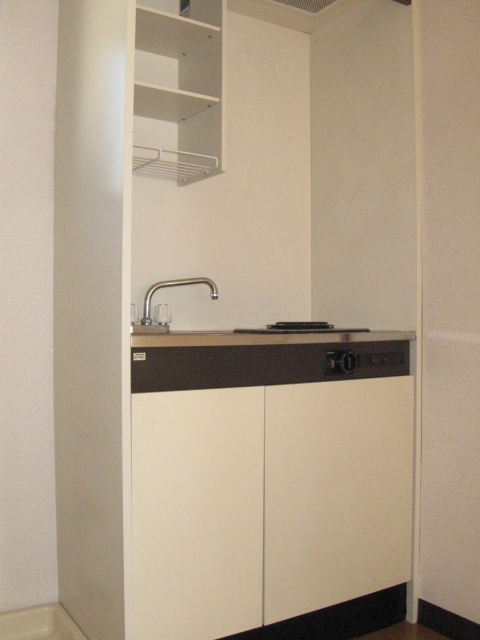 Kitchen. 1-neck electric stove with. There is also easy to use convenient shelf