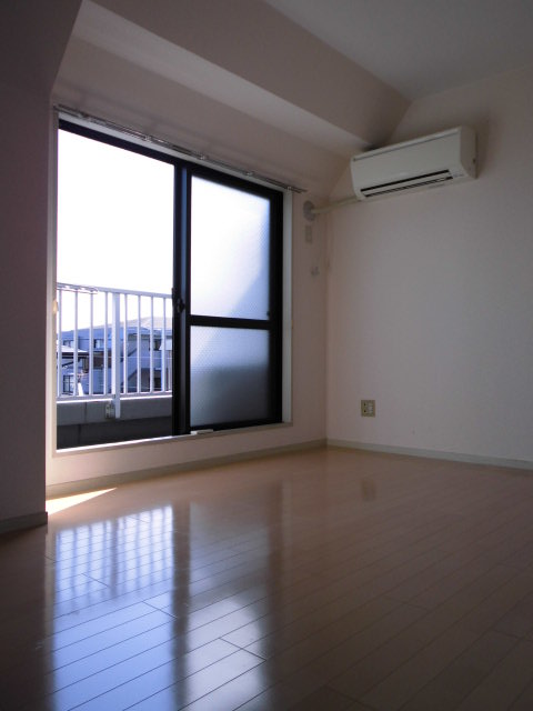 Other room space. 6 Pledge Western-style. Bright living room on the veranda surface. Air conditioning