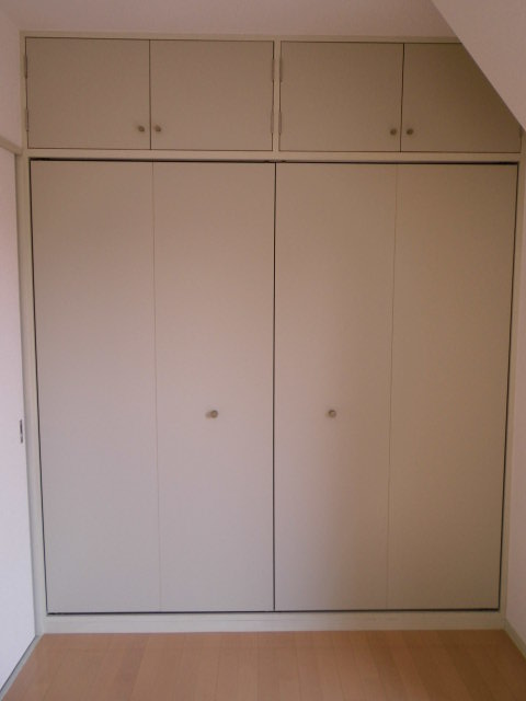 Receipt. Storage (when closed) upper closet also available, Convenient to seasonal goods storage