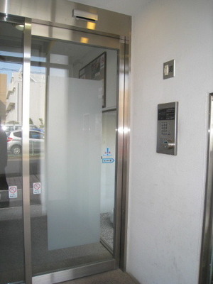 Entrance. auto lock