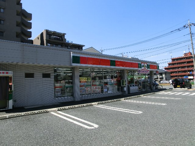 Convenience store. Thanks Kitaakitsu store up (convenience store) 361m