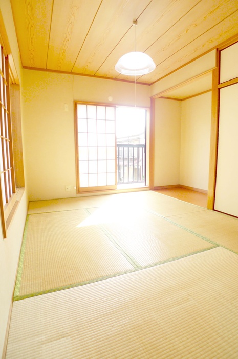 Living and room. Japanese-style room is important. 