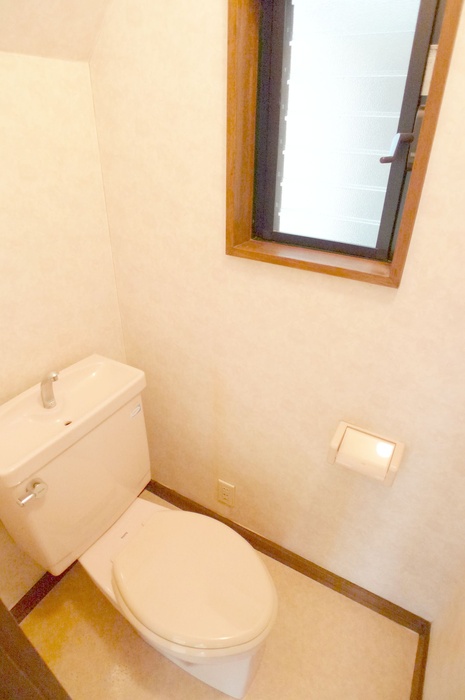 Toilet. Yes window. Good ventilation