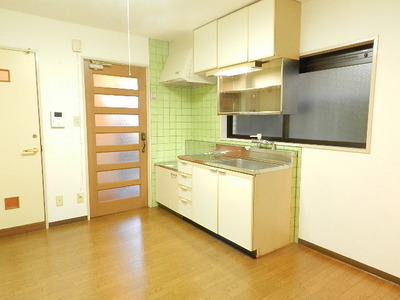 Kitchen. City gas Gas stove 2 burners installed Allowed
