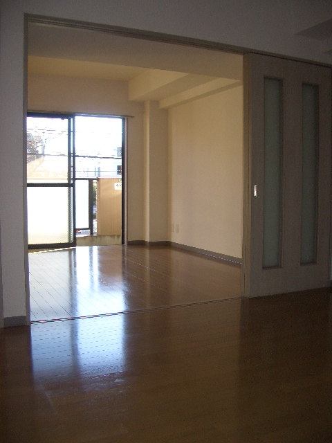 Living and room. Interior photograph is the one of the other in Room.