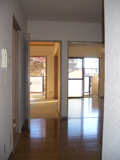 Living and room. Interior photograph is the one of the other in Room.