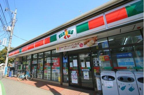 Convenience store. 620m until Thanksgiving