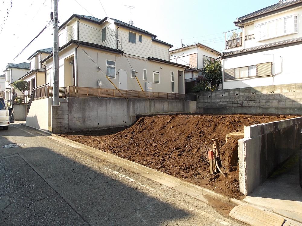 Local photos, including front road. Local (11 May 2013) Shooting