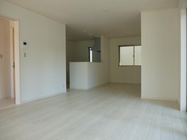 Same specifications photos (living). Same specifications