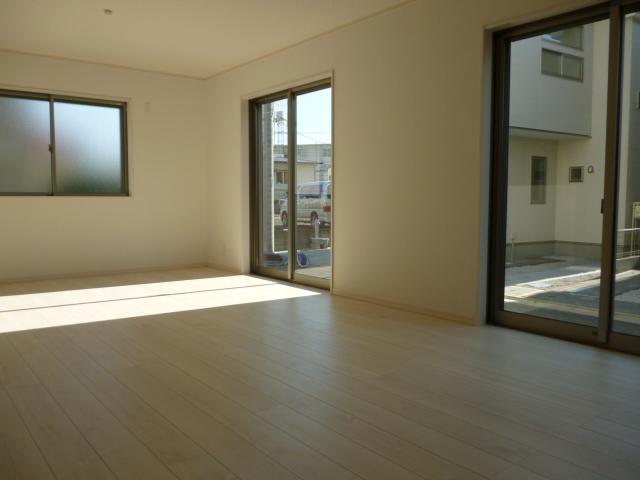 Same specifications photos (living). Same specifications