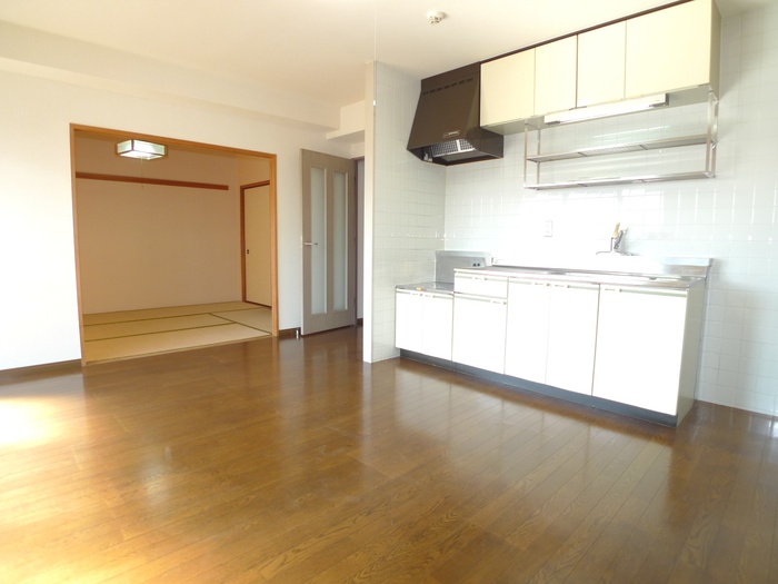 Kitchen. Wide LDK!
