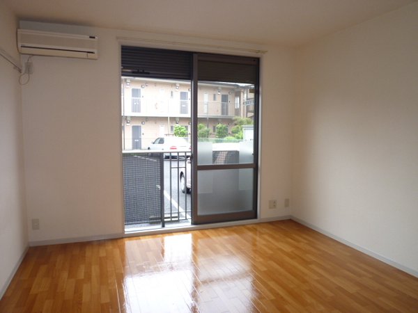 Other room space. Spacious Western-style 9 Pledge