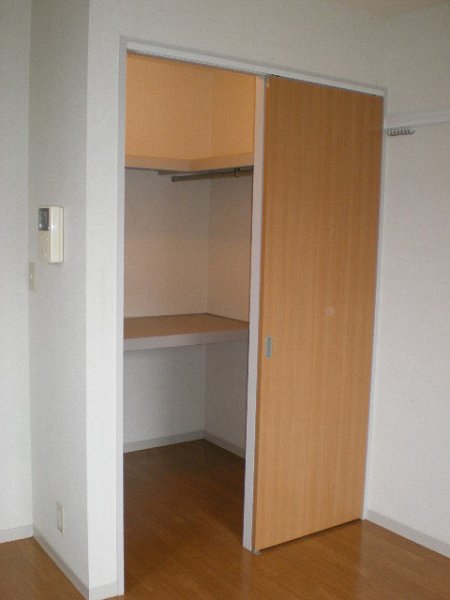 Receipt. Walk-in closet