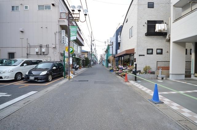 Local photos, including front road. (2013 December 23 shooting)