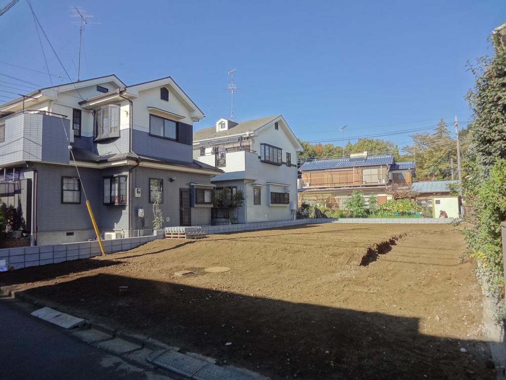 Local photos, including front road. Local (11 May 2013) Shooting