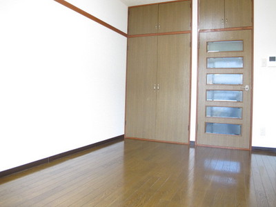 Living and room. From the veranda side
