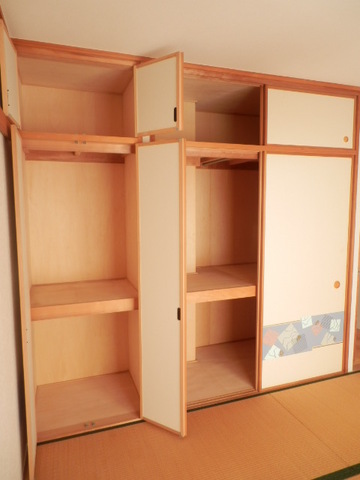 Receipt. Is a Japanese-style room of storage.