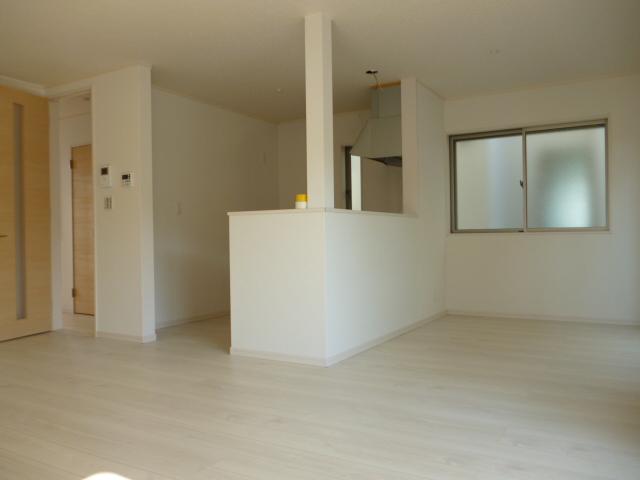 Same specifications photos (living). Same specifications