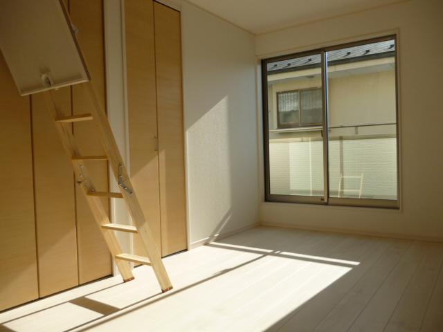 Same specifications photos (Other introspection). Same specifications