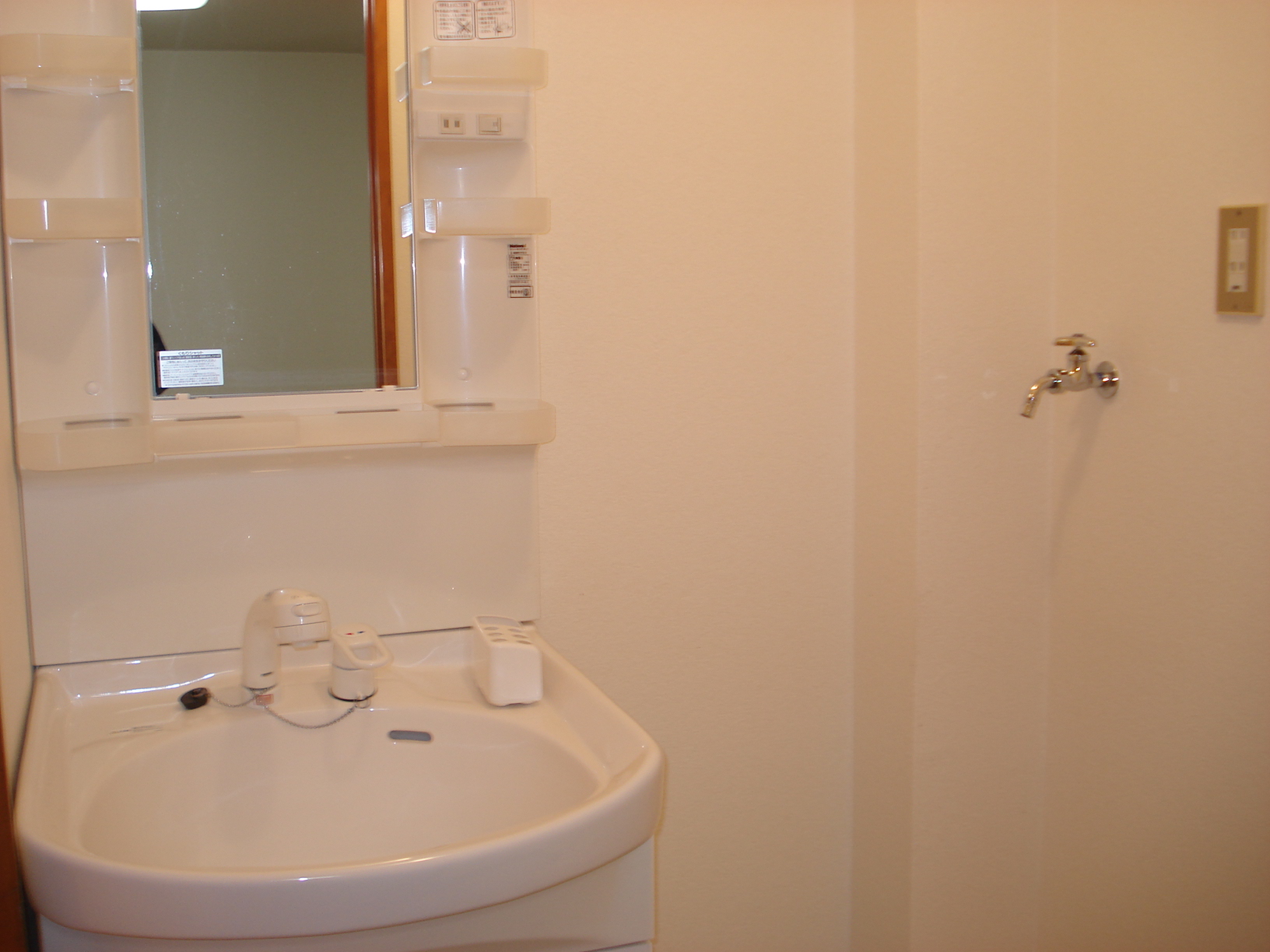 Washroom. Independent wash basin